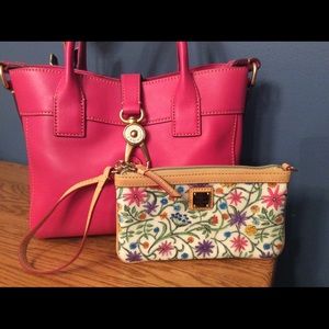 Dooney and Bourke Rare wristlet Clutch NWOT (Handbag NOT Included)